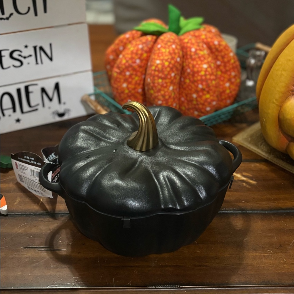 NEW Smith & Clark Ironworks 4 Qt. Enameled Cast Iron Black Pumpkin Dutch Oven